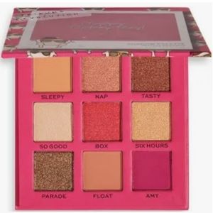 Makeup Revolution Friends Thanksgiving Edition Eyeshadow Palette